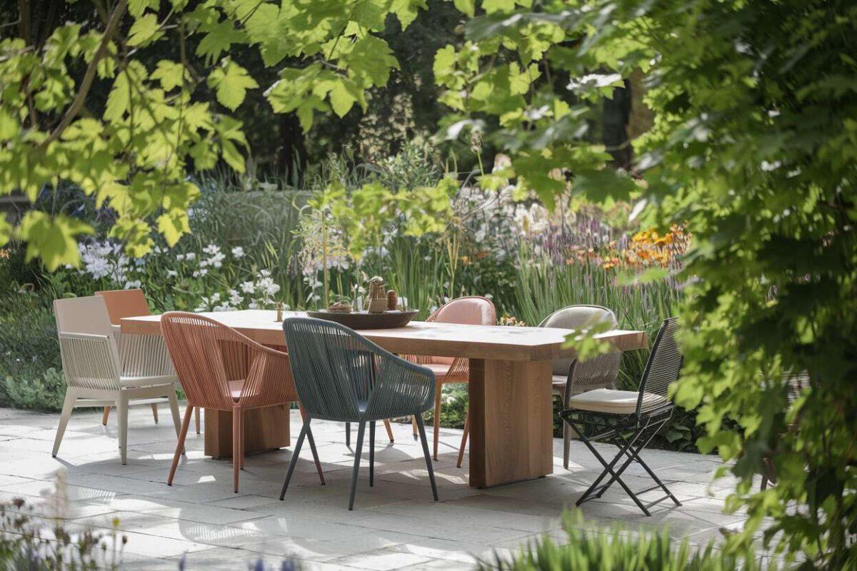 Assortir chaises de jardin et table extérieure : conseils pratiques