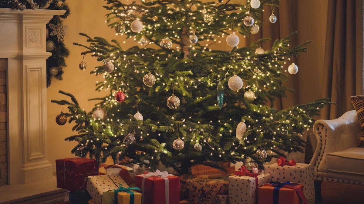 Décoration de sapin de Noël : astuces et tendances
